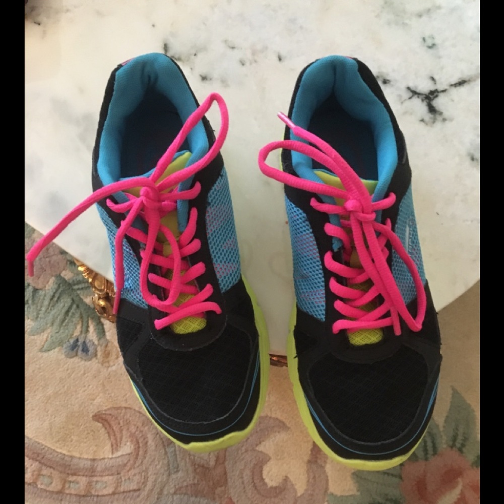 Catapult women’s sneakers like new size 7.5